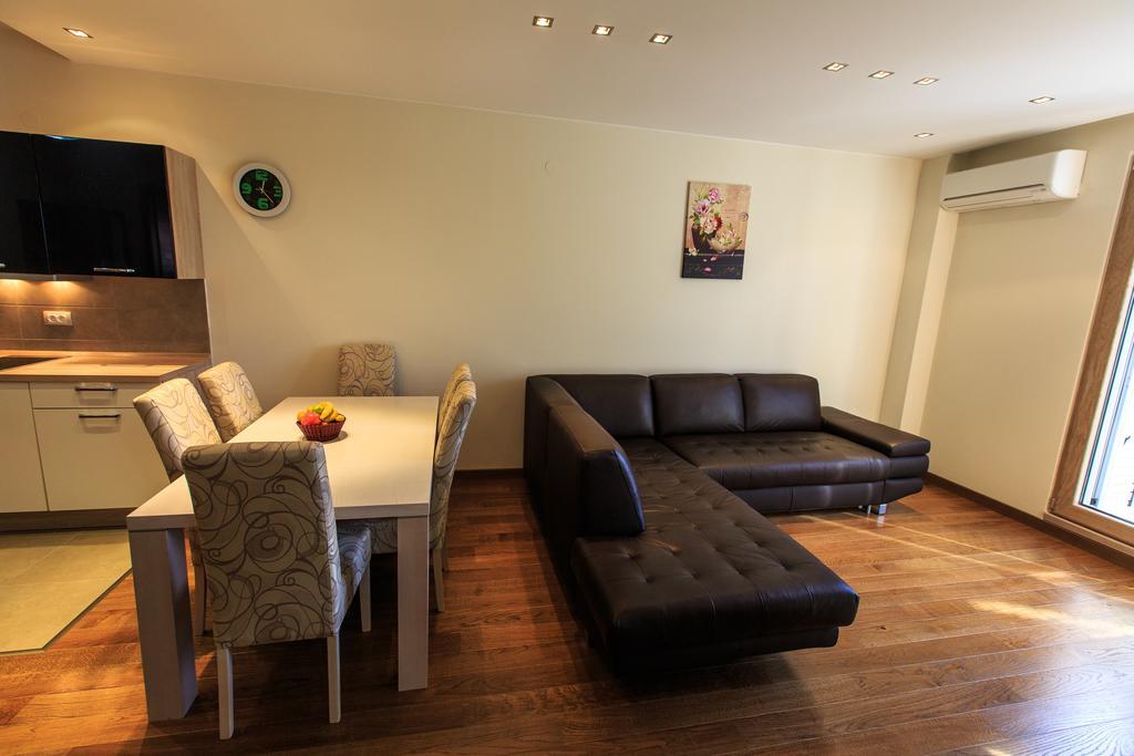 De Lux Apartments Petrovac Eksteriør billede