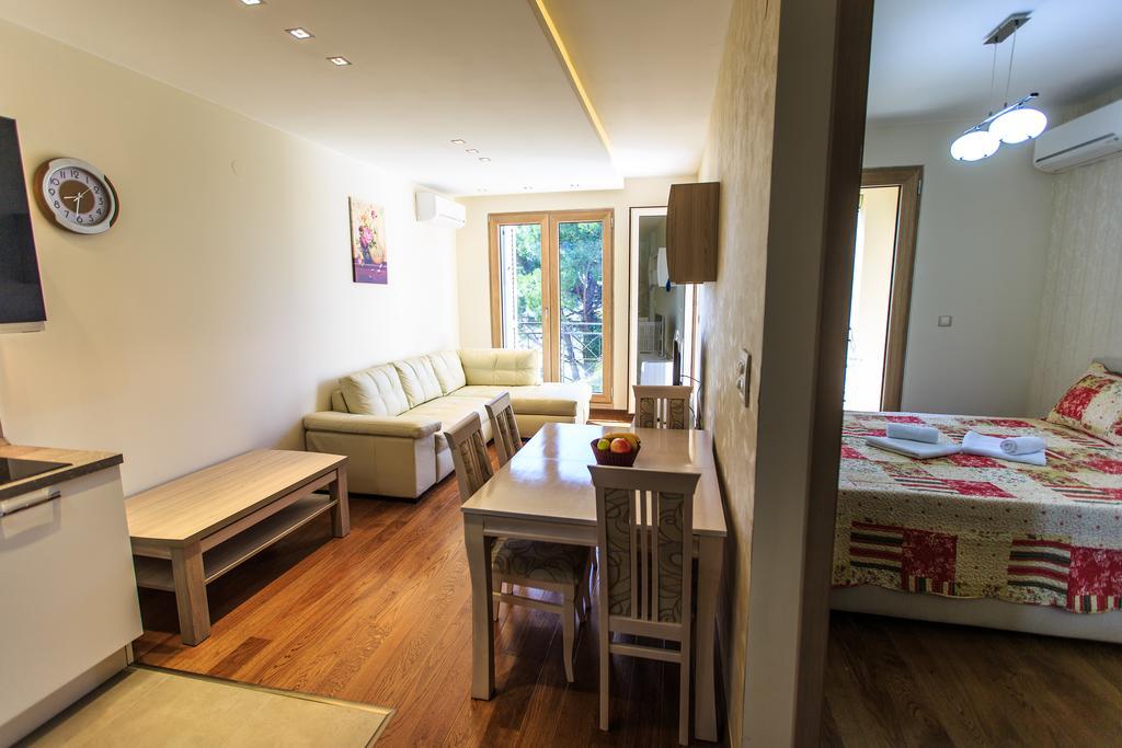 De Lux Apartments Petrovac Eksteriør billede