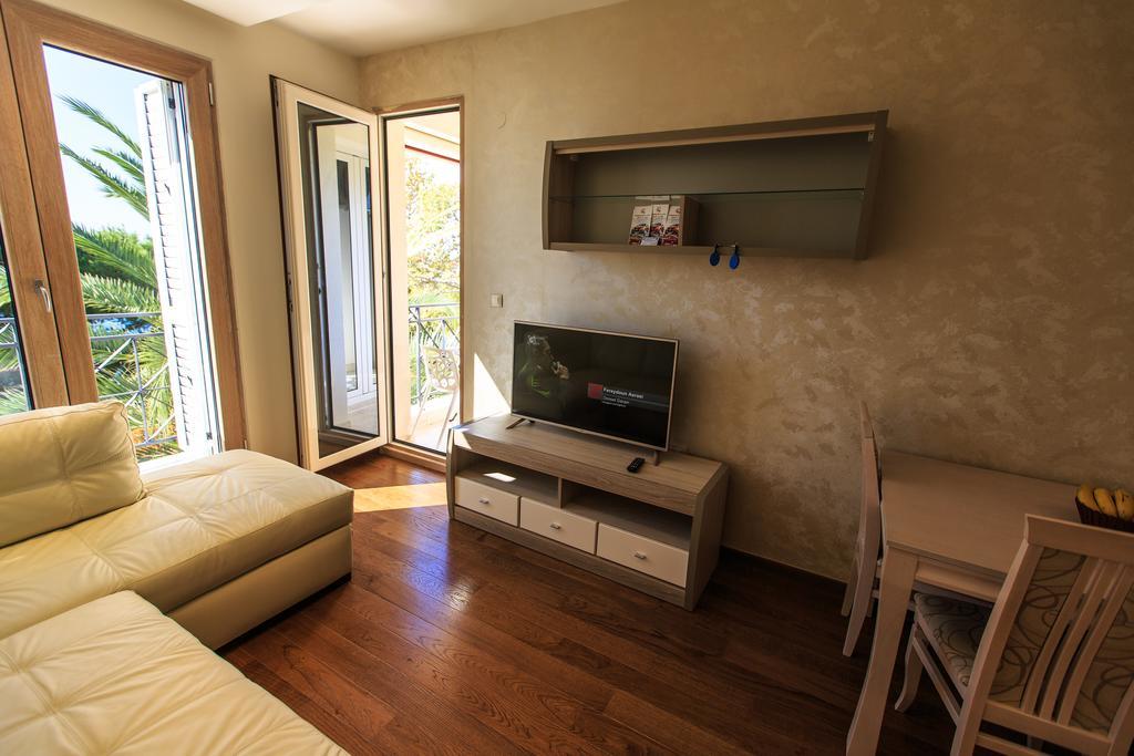 De Lux Apartments Petrovac Eksteriør billede
