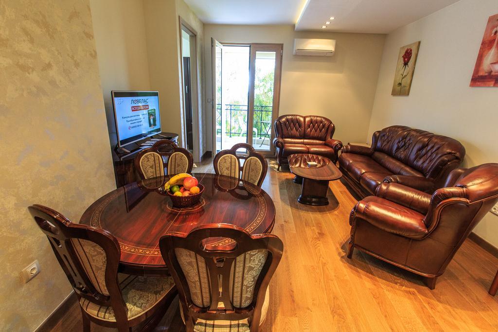 De Lux Apartments Petrovac Eksteriør billede