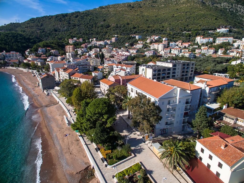 De Lux Apartments Petrovac Eksteriør billede